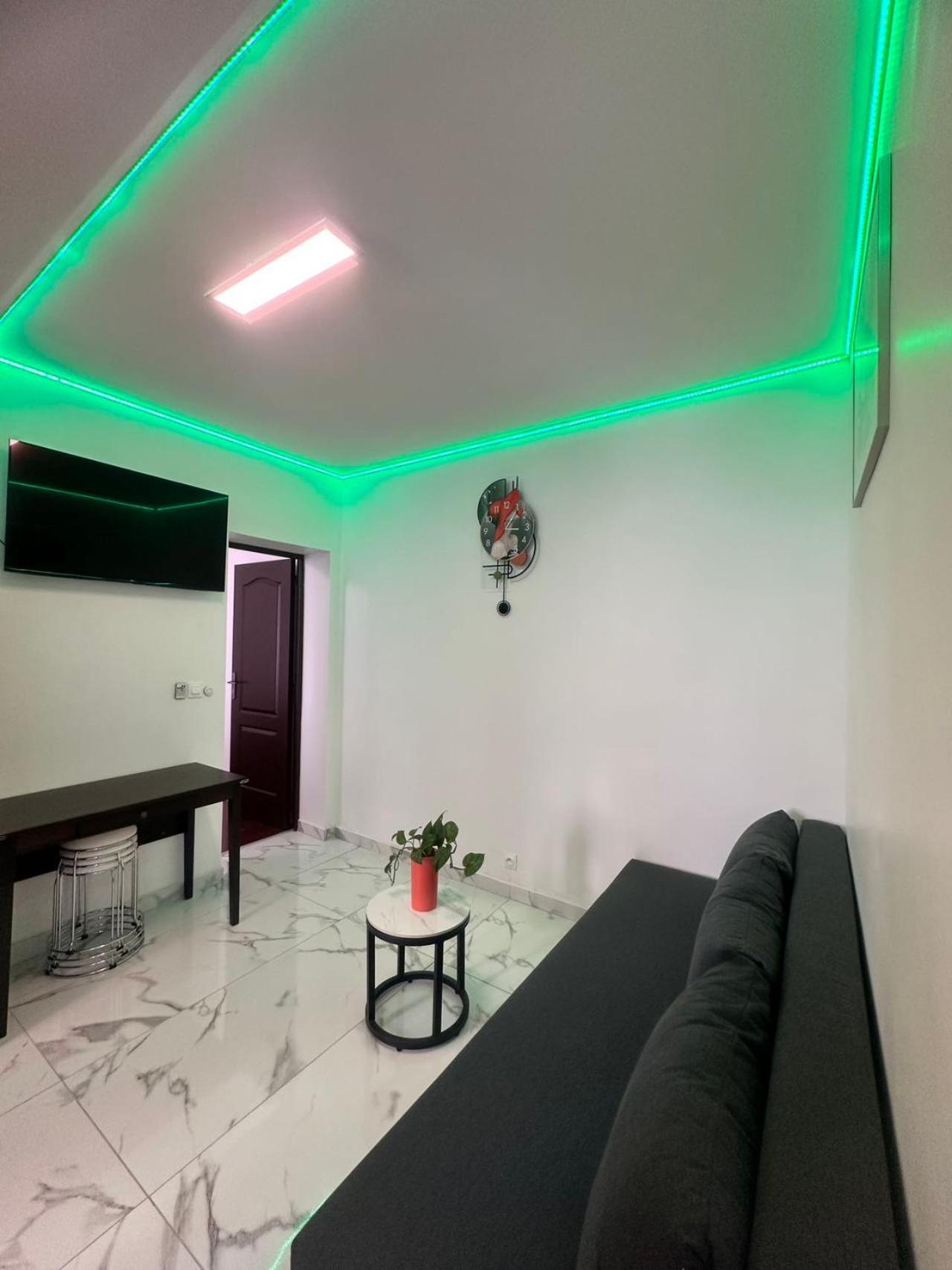 Superbe Appartement Renove Au Coeur De La Capitale Париж Екстериор снимка